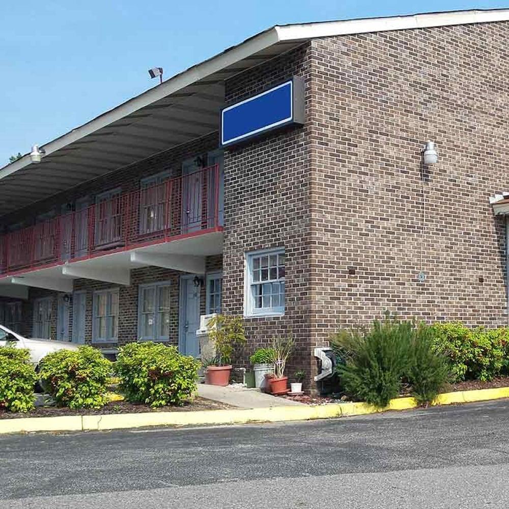 Captain John Smith Inn Williamsburg Exterior photo